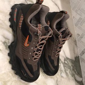 NWOT Nike ACG Watershield hiking boots